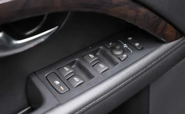 Volvo XC70, II Рестайлинг — фото 17