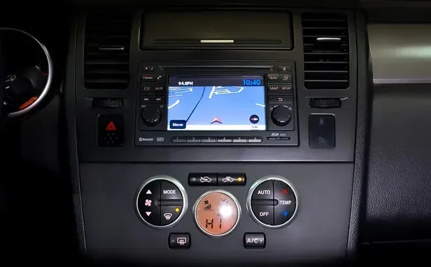 Nissan Tiida, I Рестайлинг — фото 10