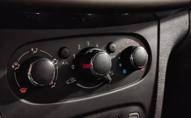 Renault Logan, II Рестайлинг — фото 12