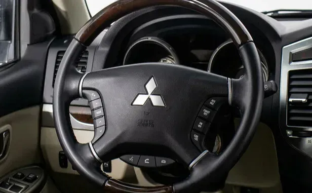 Mitsubishi Pajero, IV Рестайлинг 2 — фото 5