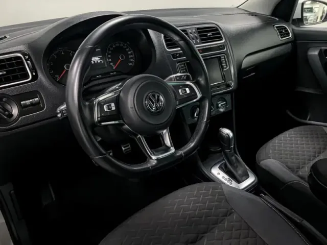 Volkswagen Polo, V Рестайлинг — фото 12
