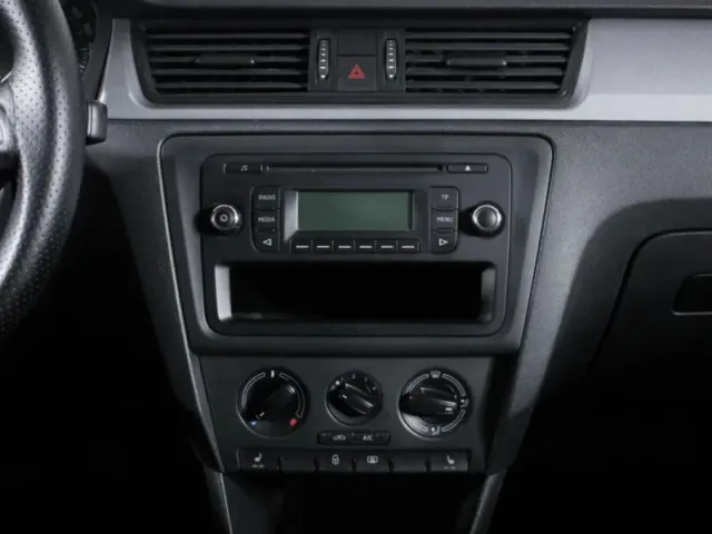Skoda Rapid, I — фото 14