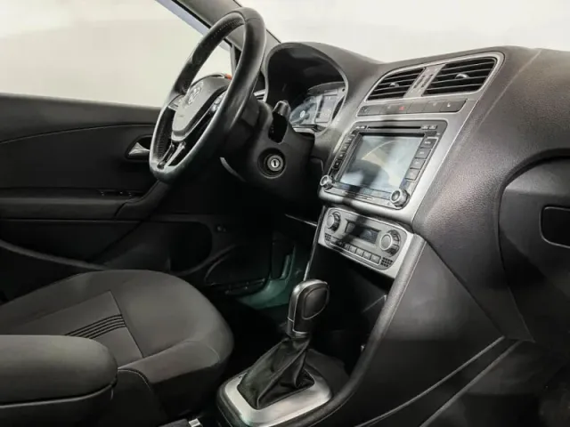Volkswagen Polo, V Рестайлинг — фото 9