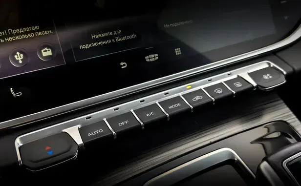 Geely Atlas Pro — фото 11