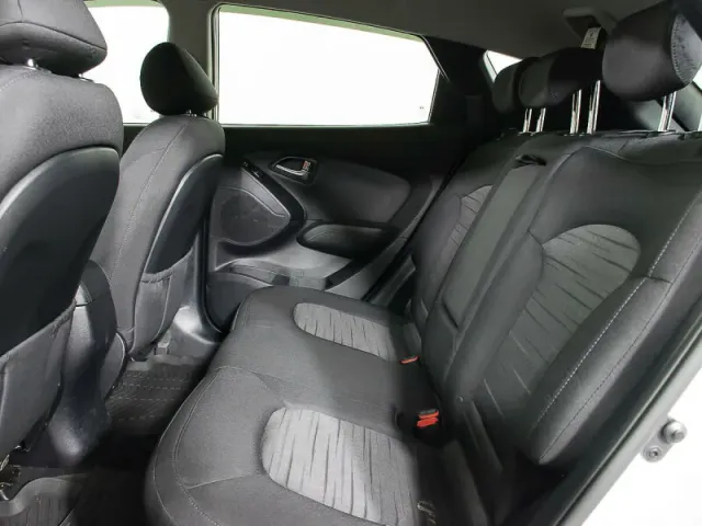 Hyundai ix35, I — фото 15