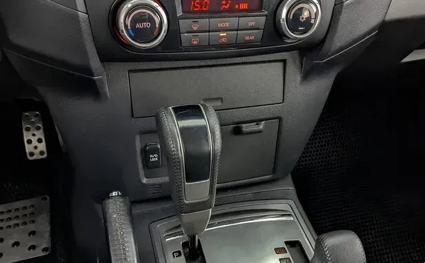 Mitsubishi Pajero, IV Рестайлинг 1 — фото 11