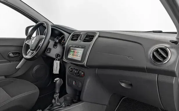 Renault Logan, II Рестайлинг — фото 12