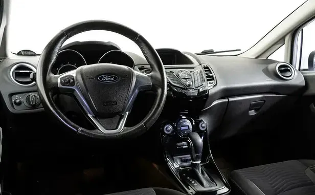 Ford Fiesta, Mk6 Рестайлинг — фото 6