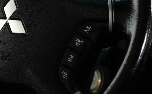 Mitsubishi Pajero, IV Рестайлинг 1 — фото 11