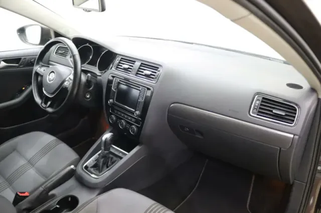 Volkswagen Jetta, VI Рестайлинг — фото 5