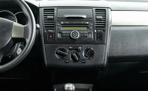 Nissan Tiida, I Рестайлинг — фото 9
