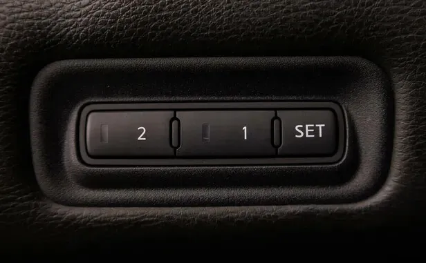 Nissan Pathfinder, IV — фото 12