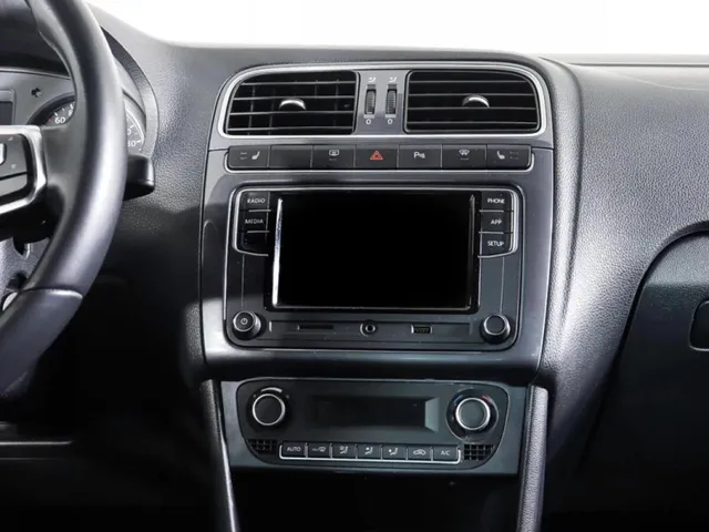 Volkswagen Polo, V Рестайлинг — фото 14