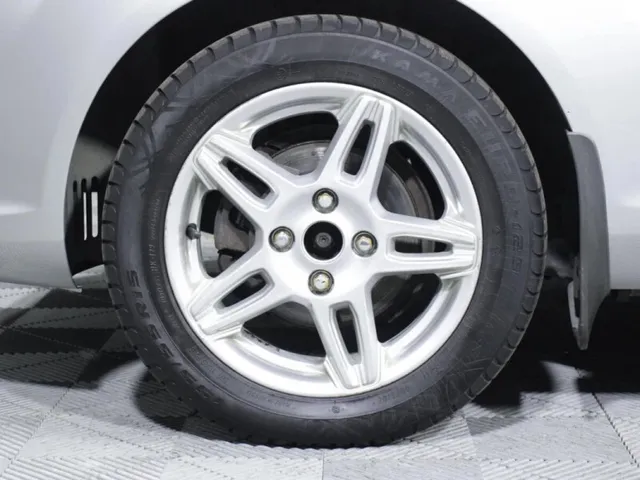 Ford Fiesta, Mk6 Рестайлинг — фото 9