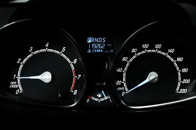 Ford Fiesta, Mk6 Рестайлинг — фото 11