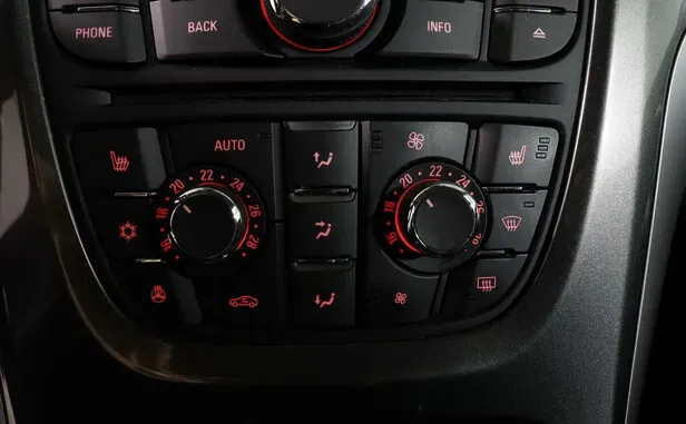 Opel Astra, J Рестайлинг — фото 10