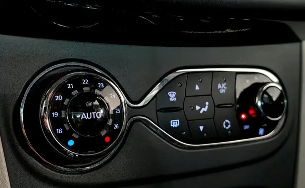 Renault Logan, II Рестайлинг — фото 7