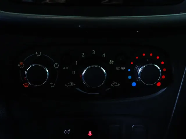 Renault Sandero, II Рестайлинг — фото 12
